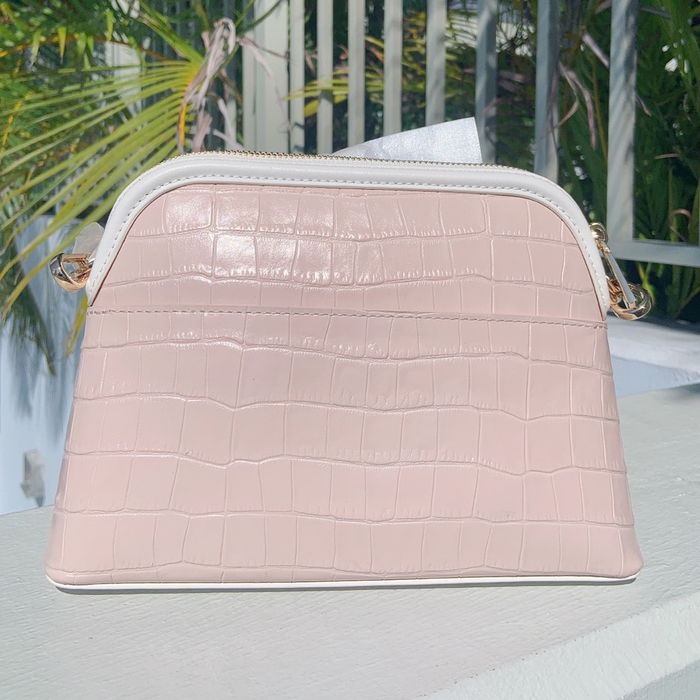 Micheal Kors Crocodile Embossed crossbody - Picture 3 of 15